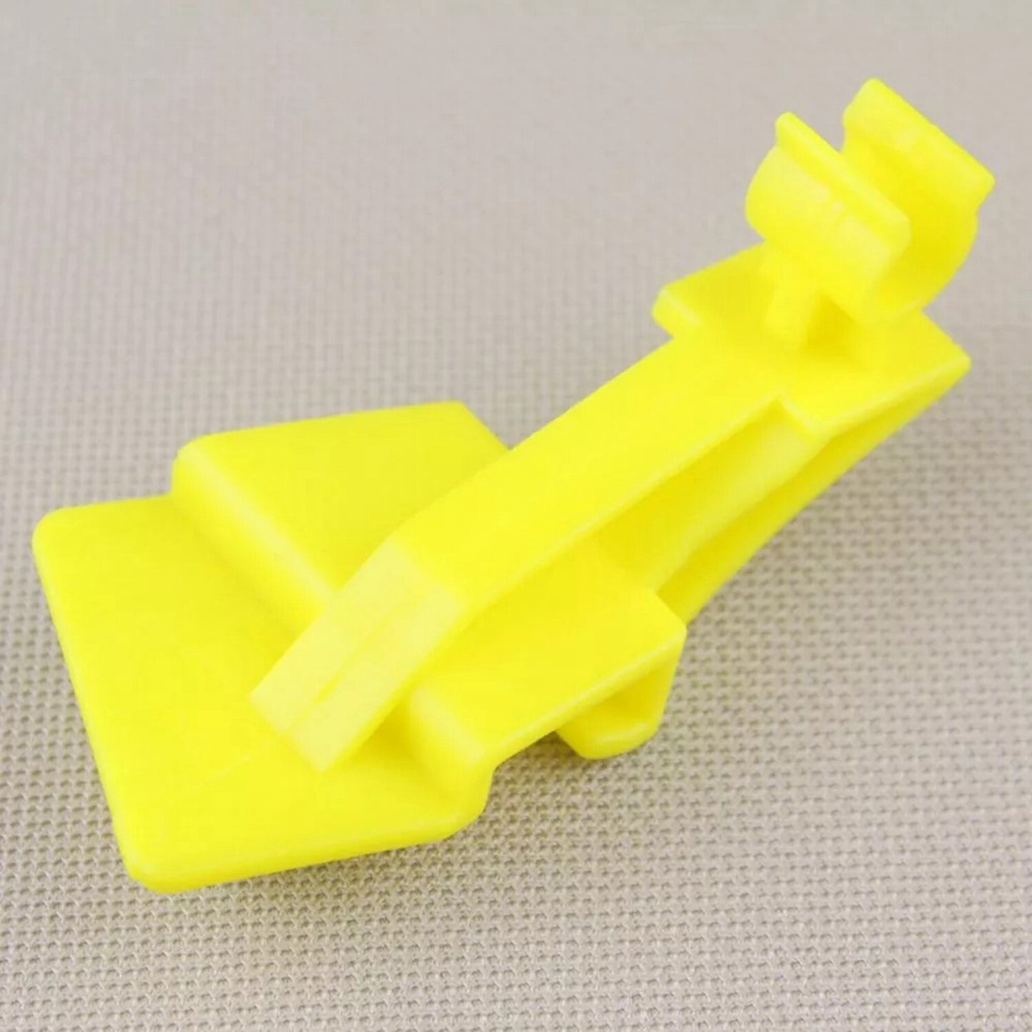 2Pcs Hood-Support Rod Retainer Clips 8A6Z16828B for FORD 2011-2018 Fiesta