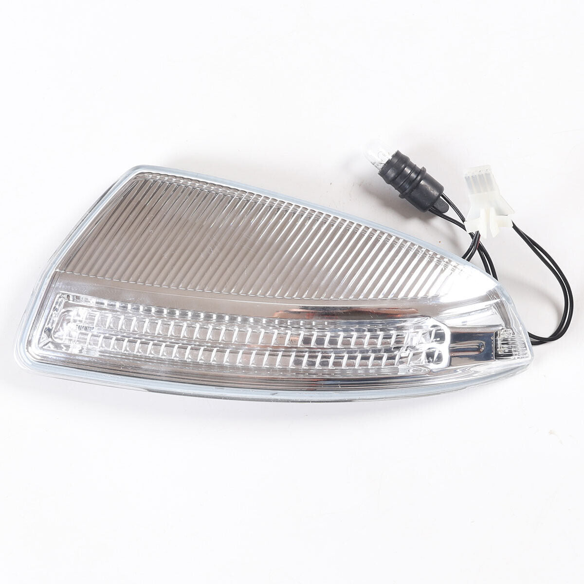 One pair of LR door mirror turn signals are suitable for Mercedes-Benz M1500, M1350, and M163 models.