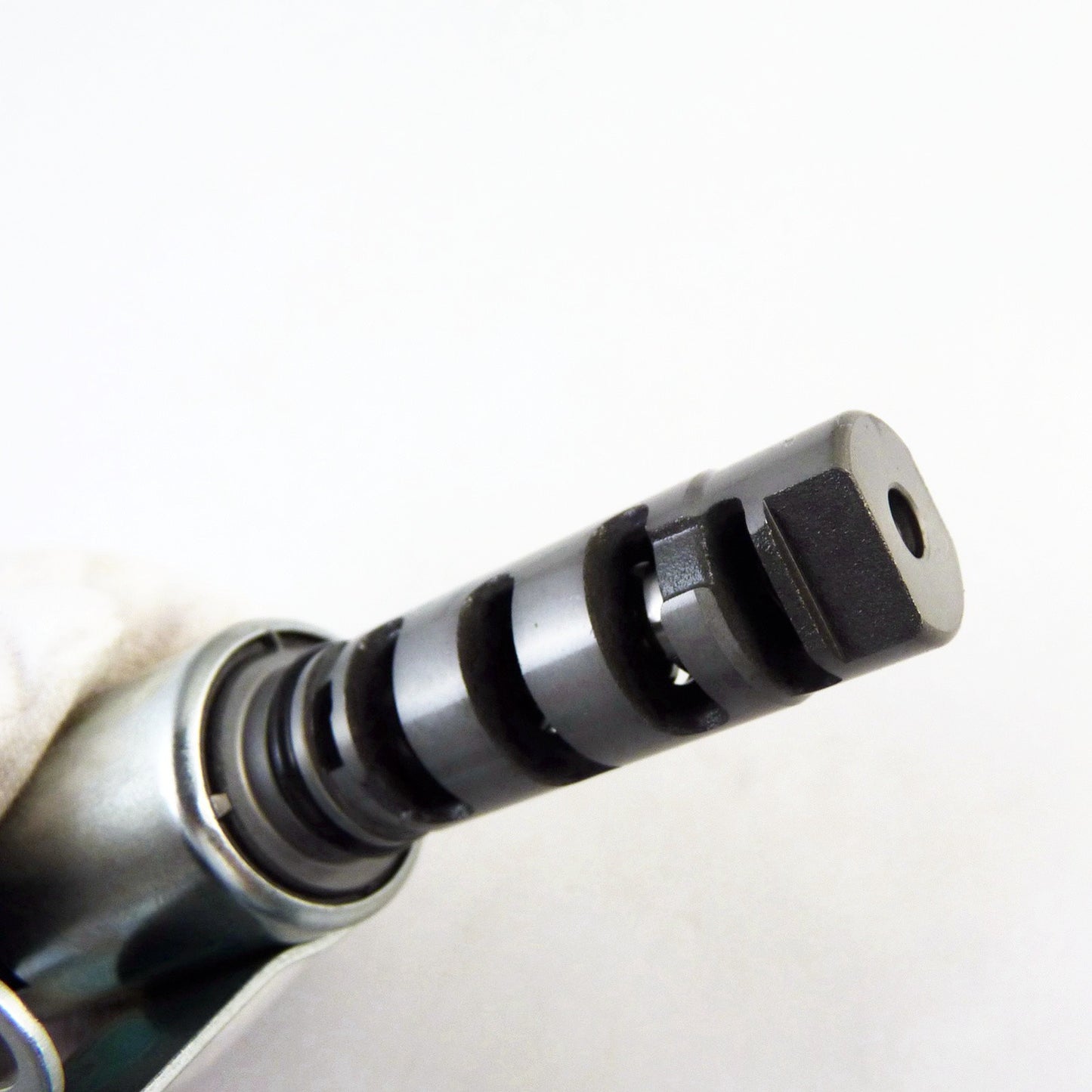 Engine camshaft variable valve timing control solenoid valve (AVCS) suitable for Subaru Forester 2.5L