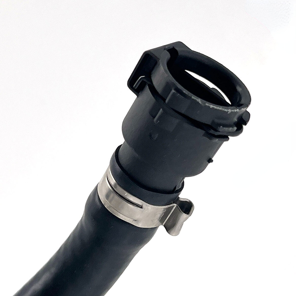 The upper radiator hose is suitable for BMW 7 Series 740i F01 740Li F02 2011 2012 17127580955