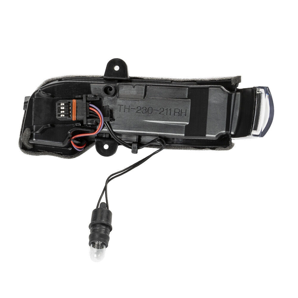 Applicable to for Mercedes-Benz W211 S211 W463 W461 2002 - 2007 right-side mirror turn signal light