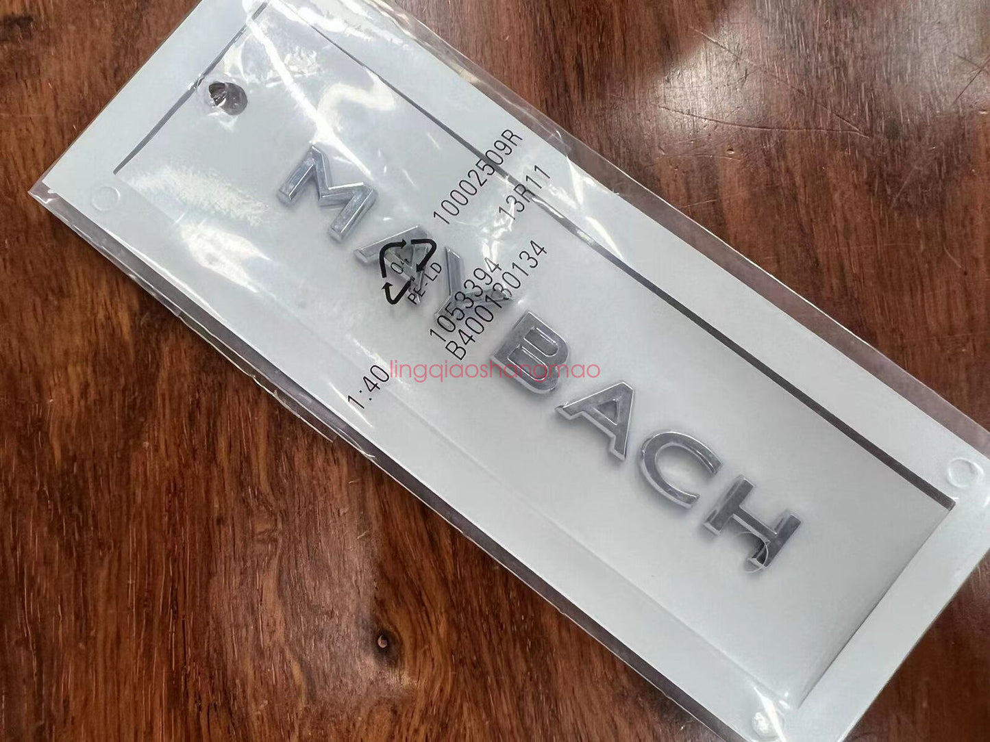 The chrome miniature  for Maybach  badge on the center console is applicable to the for Mercedes-Benz for Maybach S-Class.