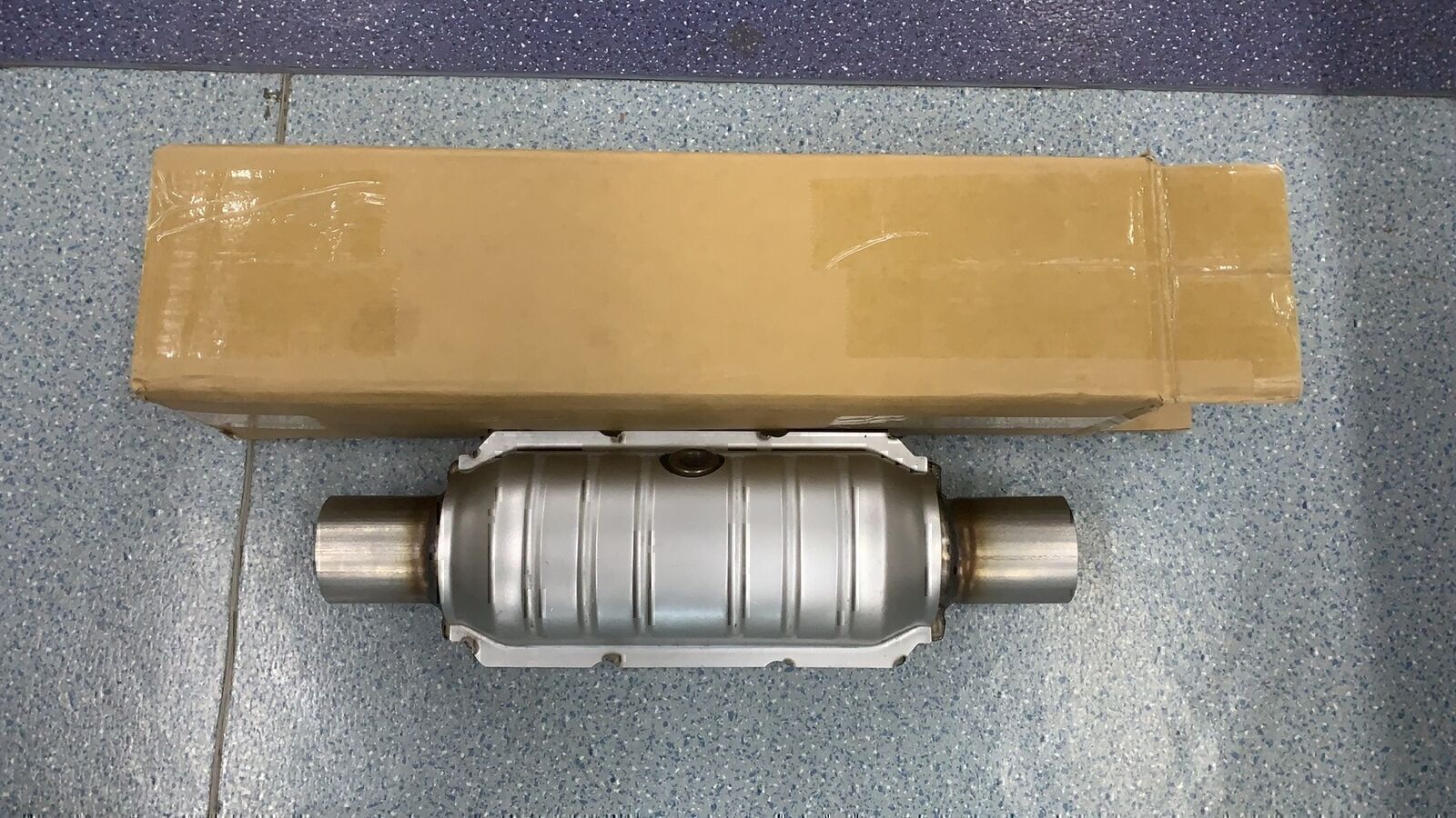 Weld-On 2.5 UNIVERSAL Three-way Catalytic Converter Cat US Stock