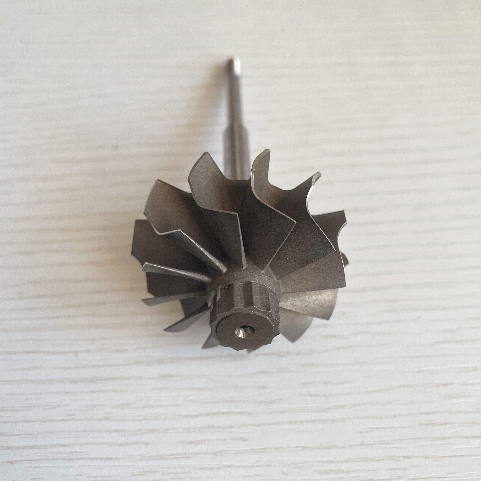 TD04L 41.2/47.2 mm 12-blade turbine shaft/turbine wheel/turbine shaft