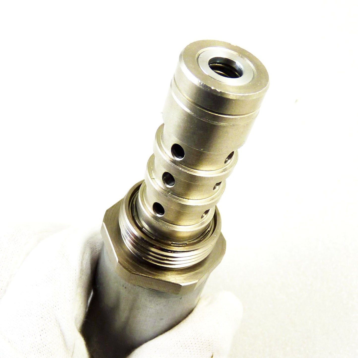 The new Vanos solenoid system is suitable for BMW 11367524489 540i 740i 740il X5 Z8