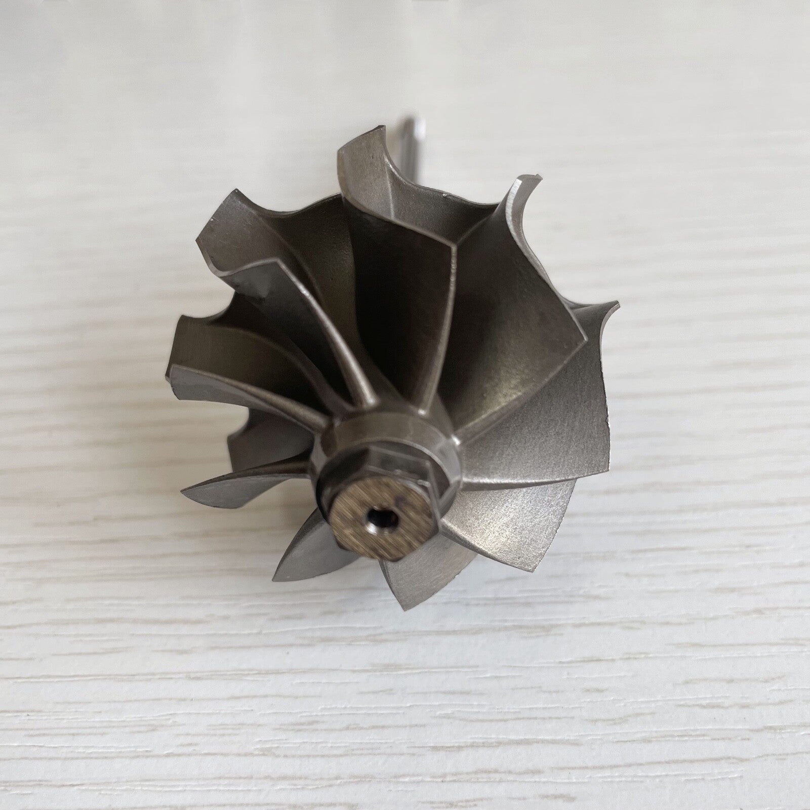 GT2256V 42.7/50mm 9-blade 704461-0004 Log Bearing Turbine Turbine Shaft and Wheel